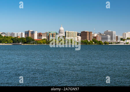 Madison, Wisconsin Skyline der Stadt entlang des Lake Manona Stockfoto