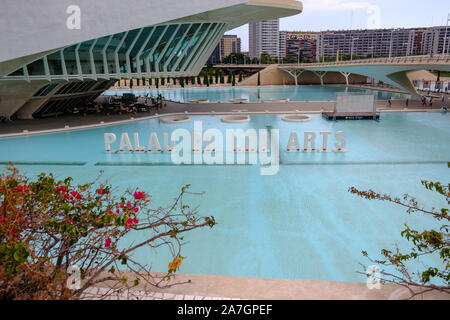 El Palau de les Arts Reina Sofia, der von dem Architekten Santiago Calatrava, der Stadt der Künste und Wissenschaften in Valencia, Spanien Stockfoto