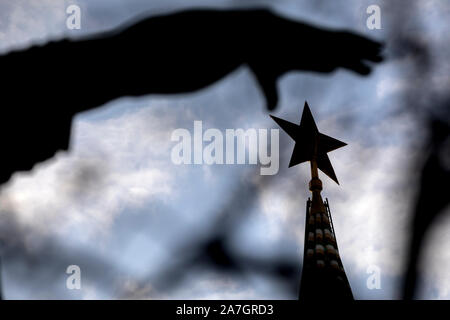 Blick auf den Stern von Spasskaja Turm des Moskauer Kreml am Roten Platz in Moskau, Russland Stockfoto