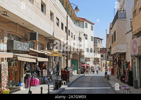 Pilger Guest House und Geschäfte, Al Hussein Bin Ali Street, Madaba, Madaba Governorate, Jordanien, Naher Osten Stockfoto