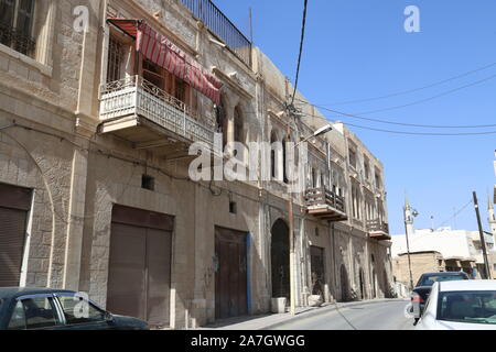 Häuser aus osmanischer Zeit, Prinz-Hasan-Straße, Madaba, Governorat Madaba, Jordanien, Naher Osten Stockfoto