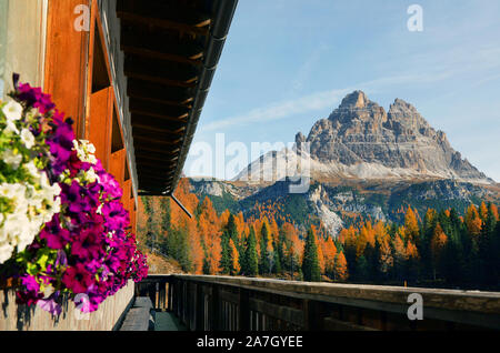Drei Zinnen (Tre Cime di Lavaredo) (Drei Zinnen), sind drei der berühmtesten Gipfel der Dolomiten, in den Sextner Dolomiten, Italien, Europa Stockfoto