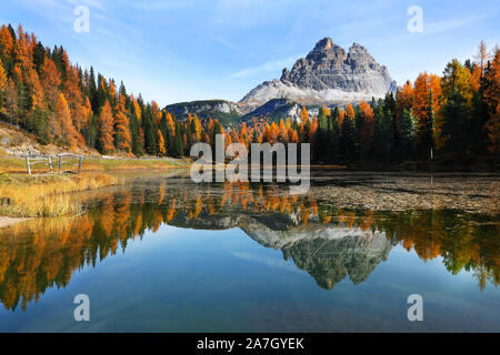 Drei Zinnen (Tre Cime di Lavaredo) (Drei Zinnen), sind drei der berühmtesten Gipfel der Dolomiten, in den Sextner Dolomiten, Italien, Europa Stockfoto