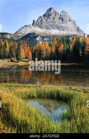 Sonnenuntergang alpine Landschaft über Antorno See in Cadini di Misurina, Dolomiten, Italien, Europa Stockfoto