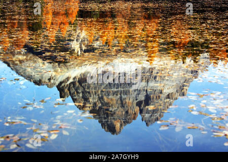 Sonnenuntergang alpine Landschaft über Antorno See in Cadini di Misurina, Dolomiten, Italien, Europa Stockfoto