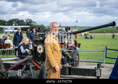 OLD WARDEN, BEDFORDSHIRE, Großbritannien, Oktober 6, 2019. Bofors QF 40 mm Anti Aircraft Gun. Renntag um Shuttleworth Stockfoto