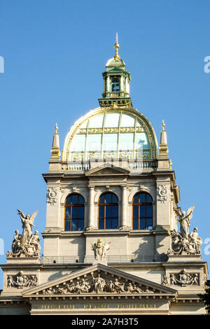 Die Kuppel des Nationalmuseums in Prag in der Tschechischen Republik Stockfoto