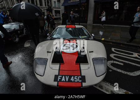London, Großbritannien. 02 Nov, 2019. Der London Regent Street wurde am 2. November für die jährliche Regent Street Motor Show, eine fantastische Anzeige von Vintage, Veteran, klassischen und modernen Autos Fußgängerzone. (Foto von Laura Chiesa/Pacific Press) Quelle: Pacific Press Agency/Alamy leben Nachrichten Stockfoto