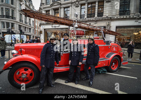 London, Großbritannien. 02 Nov, 2019. Der London Regent Street wurde am 2. November für die jährliche Regent Street Motor Show, eine fantastische Anzeige von Vintage, Veteran, klassischen und modernen Autos Fußgängerzone. (Foto von Laura Chiesa/Pacific Press) Quelle: Pacific Press Agency/Alamy leben Nachrichten Stockfoto