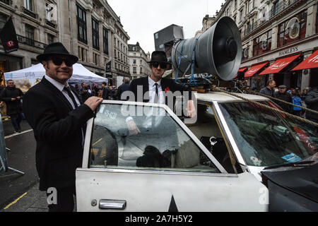 London, Großbritannien. 02 Nov, 2019. Der London Regent Street wurde am 2. November für die jährliche Regent Street Motor Show, eine fantastische Anzeige von Vintage, Veteran, klassischen und modernen Autos Fußgängerzone. (Foto von Laura Chiesa/Pacific Press) Quelle: Pacific Press Agency/Alamy leben Nachrichten Stockfoto
