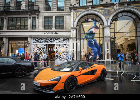 London, Großbritannien. 02 Nov, 2019. Der London Regent Street wurde am 2. November für die jährliche Regent Street Motor Show, eine fantastische Anzeige von Vintage, Veteran, klassischen und modernen Autos Fußgängerzone. (Foto von Laura Chiesa/Pacific Press) Quelle: Pacific Press Agency/Alamy leben Nachrichten Stockfoto