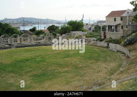 Kroatien. Solín. Antigua Ciudad de Salona. Capital de la antigua provincia Romana de Dalmacia. Colonia Martia Ivlia Valeria. Ruinas del Anfiteatro, construido en la segunda Mitad del siglo II d. C. Stockfoto