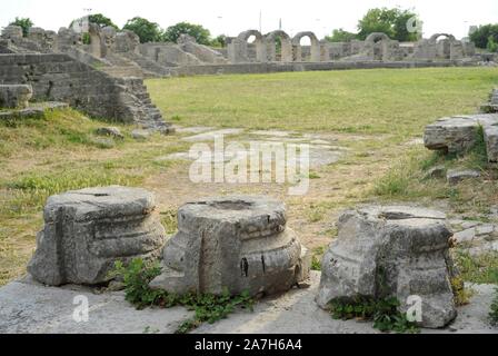 Kroatien. Solín. Antigua Ciudad de Salona. Capital de la antigua provincia Romana de Dalmacia. Colonia Martia Ivlia Valeria. Vista parcial del Anfiteatro, construido en la segunda Mitad del siglo II d. C. Stockfoto