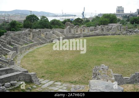 Kroatien. Solín. Antigua Ciudad de Salona. Capital de la antigua provincia Romana de Dalmacia. Colonia Martia Ivlia Valeria. Vista parcial del Anfiteatro, construido en la segunda Mitad del siglo II d. C. Stockfoto