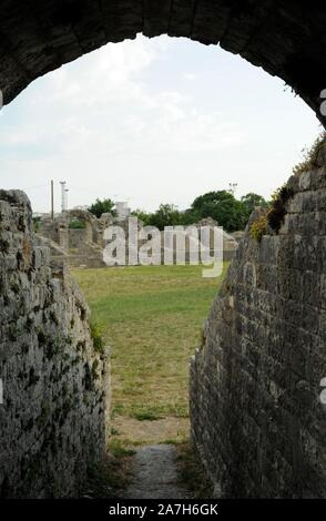 Kroatien. Solín. Antigua Ciudad de Salona. Capital de la antigua provincia Romana de Dalmacia. Colonia Martia Ivlia Valeria. Ruinas del Anfiteatro, construido en la segunda Mitad del siglo II d. C. Stockfoto