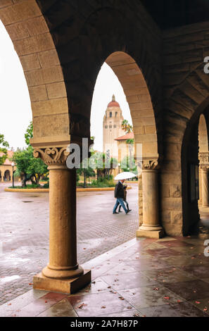 Der Stanford University auf einem regnet Herbsttag, Palo Alto, Kalifornien, USA. Stockfoto