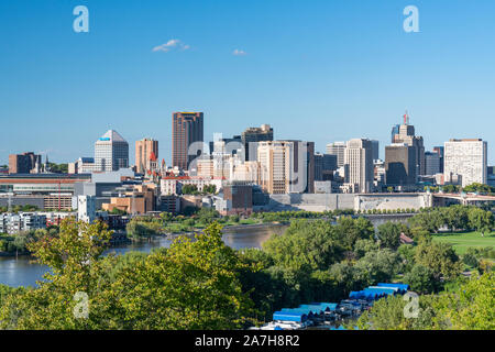 Saint Paul, MN - September 23, 2019: St. Paul, Minnesota Skyline entlang des Mississippi River Stockfoto