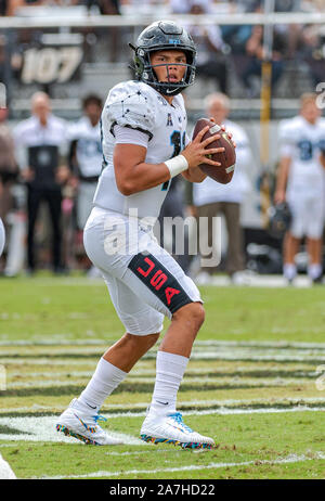 Orlando, FL, USA. 2 Nov, 2019. UCF quarterback Dillon Gabriel (11) während der NCAA Football Spiel zwischen den Houston Cougars und die UCF Ritter. UCF besiegt Houston 44-29 bei Spectrum Stadion in Orlando, Fl. Romeo T Guzman/CSM/Alamy leben Nachrichten Stockfoto