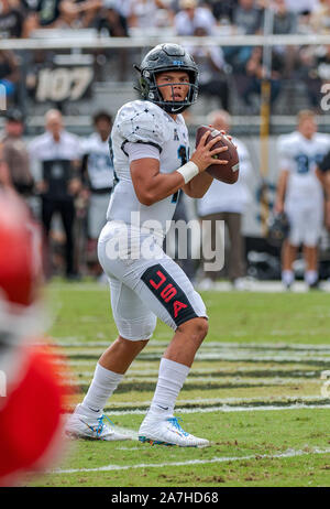 Orlando, FL, USA. 2 Nov, 2019. UCF quarterback Dillon Gabriel (11) während der NCAA Football Spiel zwischen den Houston Cougars und die UCF Ritter. UCF besiegt Houston 44-29 bei Spectrum Stadion in Orlando, Fl. Romeo T Guzman/CSM/Alamy leben Nachrichten Stockfoto