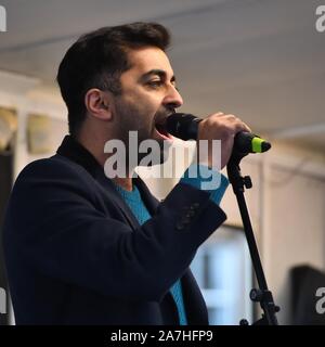 2., November 2019. George Square, Glasgow, Schottland, Großbritannien. Humza Yousaf gab eine mitreißende Rede an einem pro Unabhängigkeit Rallye mit einer Masse von über 20.000 in Glasgow. Stockfoto
