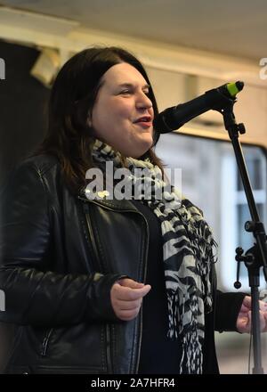 2., November 2019. George Square, Glasgow, Schottland, Großbritannien. Glasgow city Cllr Susan Aitken auf einer pro Unabhängigkeit Rallye mit einer Masse von über 20.000 in Glasgow. Stockfoto