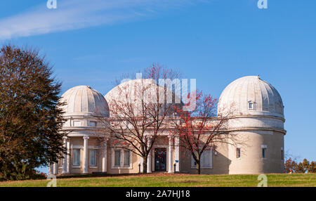 Die Allegheny Observatory, von der Universität von Pittsburgh im Riverview Park betrieben auf der Nordseite der Stadt im Herbst, Pittsburgh, PA, USA Stockfoto