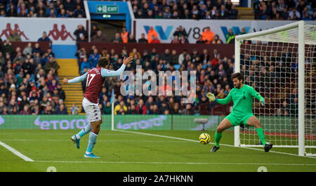 Birmingham. 3. November, 2019. Aston Villa Trezeguet (L) ein Tor während der Englischen Premier League Match zwischen Aston Villa und Birmingham, Liverpool in Großbritannien an November 2, 2019. Für die redaktionelle Verwendung. Nicht FÜR DEN VERKAUF FÜR MARKETING ODER WERBEKAMPAGNEN. Keine VERWENDUNG MIT NICHT AUTORISIERTEN Audio-, Video-, Daten-, SPIELPLÄNE, Verein/LIGA LOGOS ODER "LIVE" Dienstleistungen. IN-MATCH VERWENDUNG BESCHRÄNKT AUF 45 Bilder, kein Video EMULATION ONLINE. Keine VERWENDUNG IN Wetten, Spiele oder einzelne Verein/Liga/PLAYER PUBLIKATIONEN. Quelle: Xinhua/Alamy leben Nachrichten Stockfoto