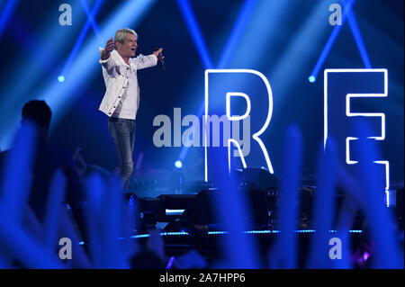 Dortmund, Deutschland. 02 Nov, 2019. Der Sänger Matthias Reim ist auf der Bühne der ARD-Sendung chlagerbooom 2019" in der Westfalenhalle. Quelle: Henning Kaiser/dpa/Alamy leben Nachrichten Stockfoto