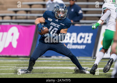 Houston, TX, USA. 2 Nov, 2019. Reis Eulen wide receiver Austin Trammell (10) dreht sich, nachdem Sie einen Haken im 1. Quartal eine NCAA Football Spiel zwischen der Marshall Donnernherde und der Reis Eulen am Rice Stadium in Houston, TX. Marshall gewann das Spiel 20 zu 7. Trask Smith/CSM/Alamy leben Nachrichten Stockfoto