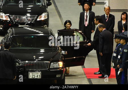Tokio, Japan. 2 Nov, 2019. Japanische Kiko, Prinzessin Akishino bereitet ein Fahrzeug zu, wie er das Leben der International Stadium Yokohama in der Präfektur Kanagawa, Japan nach dem Rugby World Cup 2019 Finale zwischen England und Südafrika, in der Südafrika's 32 - 12 am 2. November 2019 gewonnen. Foto: Ramiro Agustin Vargas Tabares Credit: Ramiro Agustin Vargas Tabares/ZUMA Draht/Alamy leben Nachrichten Stockfoto