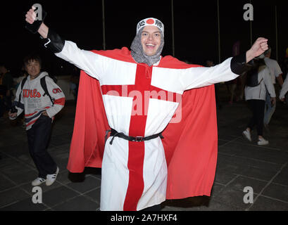 Tokio, Japan. 2 Nov, 2019. Eine ennglish Ventilator kann gesehen werden, sodass das International Stadium Yokohama in der Präfektur Kanagawa, Japan nach dem Rugby World Cup 2019 Finale zwischen England und Südafrika, in der Südafrika's 32 - 12 am 2. November 2019 gewonnen. Foto: Ramiro Agustin Vargas Tabares Credit: Ramiro Agustin Vargas Tabares/ZUMA Draht/Alamy leben Nachrichten Stockfoto