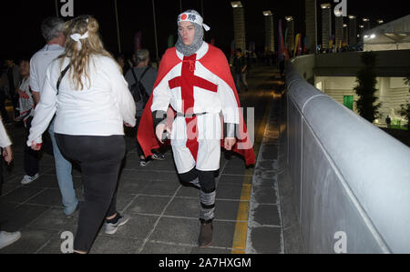 Tokio, Japan. 2 Nov, 2019. Eine ennglish Ventilator kann gesehen werden, sodass das International Stadium Yokohama in der Präfektur Kanagawa, Japan nach dem Rugby World Cup 2019 Finale zwischen England und Südafrika, in der Südafrika's 32 - 12 am 2. November 2019 gewonnen. Foto: Ramiro Agustin Vargas Tabares Credit: Ramiro Agustin Vargas Tabares/ZUMA Draht/Alamy leben Nachrichten Stockfoto
