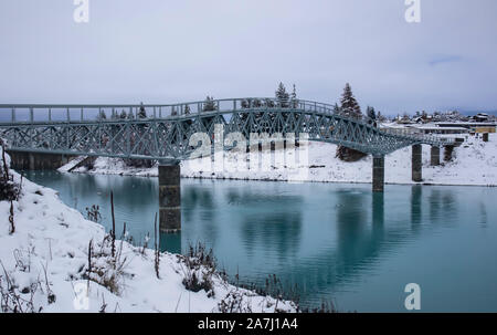 Snowy Brücke mit Schnee bedeckt Stockfoto