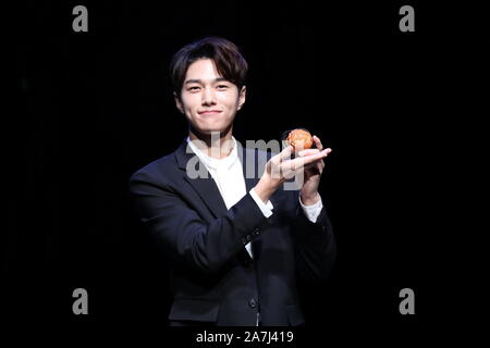 Koreanische Sänger und Schauspieler Kim Myung-soo, professionell, bekannt als L, der Koreanischen Boy Group Unendliche führt während 2019 Kim Myung soo solo Ventilator Stockfoto