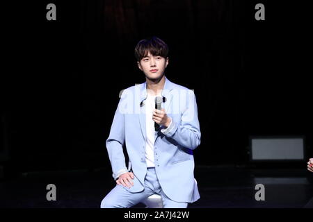 Koreanische Sänger und Schauspieler Kim Myung-soo, professionell, bekannt als L, der Koreanischen Boy Group Unendliche führt während 2019 Kim Myung soo solo Ventilator Stockfoto