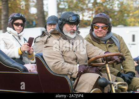 London, Großbritannien. 3. November 2019. Oldtimer zurück 1905 pass in die Mall zu vor als Teil Bonhams London nach Brighton Veteran Car Run, der am längsten laufenden Autofahren Ereignis in der Welt, die erstmals in 1896 laufen, und hat in den meisten Jahren seit der ersten Revival 1927. Amer ghazzal/Alamy leben Nachrichten genommen Stockfoto