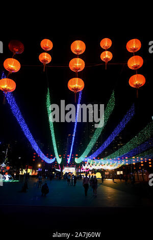 Menschen besuchen die Laterne Festival im Victoria Park in Hongkong, China, 11. September 2019. Stockfoto