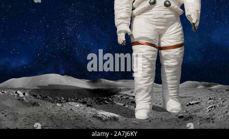 Astronaut oder kosmonaut closeup im Universum stehen auf dem Mond oder Planeten. Element das Bild wurde freundlicherweise von der NASA zur Verfügung gestellt Stockfoto