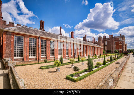 Vom 9. Juni 2019: Richmond upon Thames, London, UK - Die Orangerie in Hampton Court Palace, der ehemaligen königlichen Residenz in West London. Stockfoto