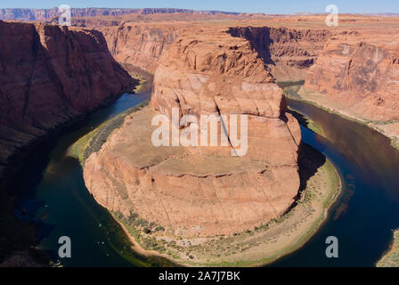 Luftaufnahme von Horseshoe Bend mit Colorado River, Arizona, Vereinigte Staaten von Amerika Stockfoto