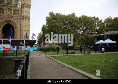 29. Oktober 2019 London: Berichterstattung zur Brexit, ein Media Village hat außerhalb der Häuser des Parlaments, London, UK entsprungen Stockfoto