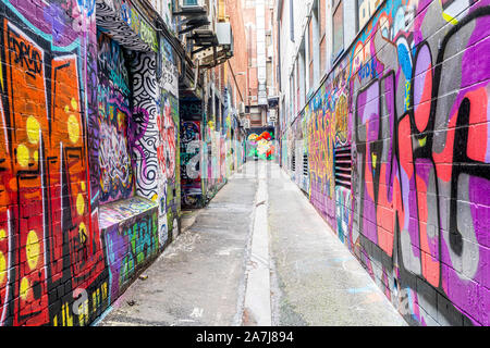 03. Nov 19. Melbourne, Victoria, Australien. Croft Gasse in Melbourne ist voll von Street Art und zieht Touristen und Einheimischen. Stockfoto