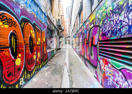 03. Nov 19. Melbourne, Victoria, Australien. Croft Gasse in Melbourne ist voll von Street Art und zieht Touristen und Einheimischen. Stockfoto