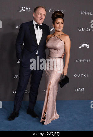 Los Angeles, USA. 2 Nov, 2019. Schauspielerin Salma Hayek und ihr Ehemann, französischer Geschäftsmann Franois-Henri Pinault nehmen an der 9. jährlichen LACMA Kunst Film Gala zu Ehren Betye Saar und Alfonso Cuaron im Los Angeles County Museum der Kunst in Los Angeles am Freitag, 2. November 2019. Foto von Jim Ruymen/UPI Quelle: UPI/Alamy leben Nachrichten Stockfoto
