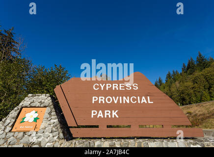 WEST VANCOUVER, BC, Kanada - 10.Oktober 2019: Der Aussichtspunkt auf Cypress Mountain mit Blick auf die Stadt von Vancouver. Stockfoto