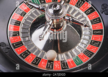 Roulette Tabelle mit der Chip auf der 24. Stockfoto