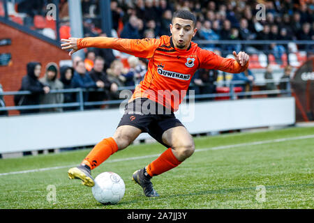 Katwijk, Niederlande. 02 Nov, 2019. KATWIJK, 02-11-2019, Sportpark De Krom, deutscher Fußball, Tweede Divisie, Saison 2019/2020. Katwijk player Balazs Afaker während des Spiels Katwijk vs Noordwijk Credit: Pro Schüsse/Alamy leben Nachrichten Stockfoto