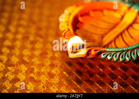 Niemand schoß Brennen Diya Oil-Lamp Beleuchtung Hindu Festival Diwali Feier Stockfoto