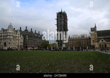 29. Oktober 2019 London Big Ben im Gerüstbau, Houses of Parliament, London, UK am Parliament Square gesehen Stockfoto