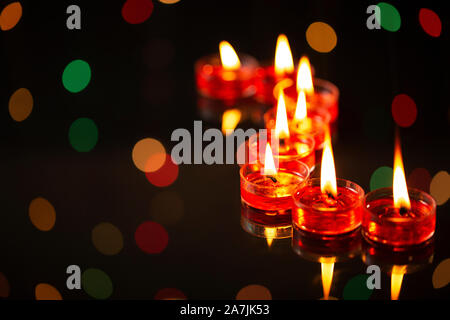 Kerzen brennen auf Diwali Diwali Festival Indien feiert das Fest des Lichts Stockfoto